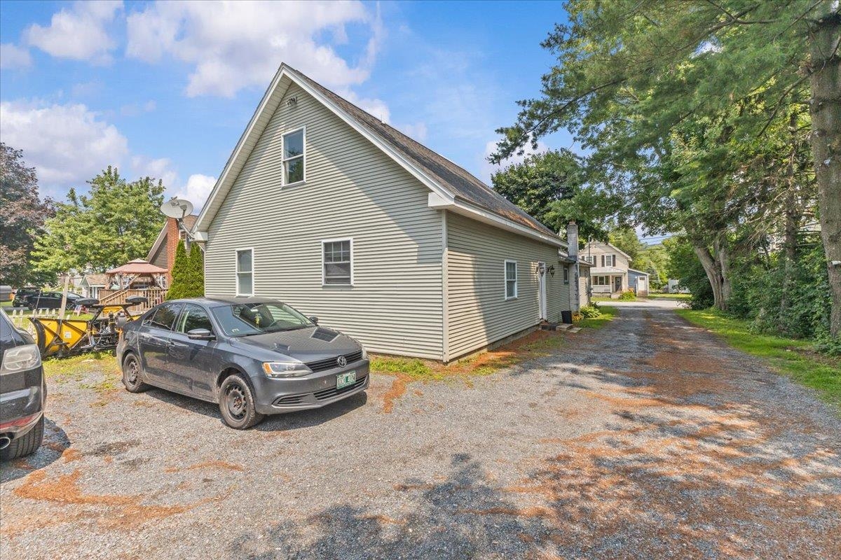 72 North Elm Street St. Albans, VT 05478 - Photo 5 of 29