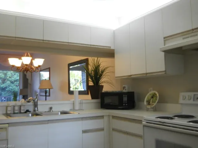 $2,100 | 332 Bradstrom Circle, Unit 201, Naples, FL 34113