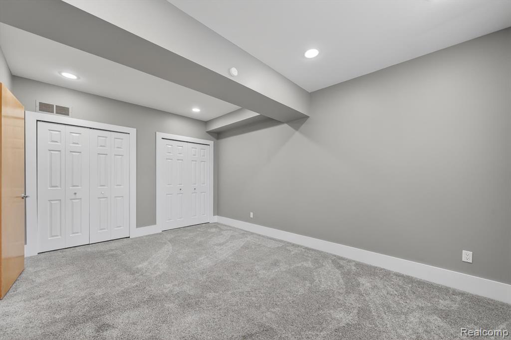 4176 Oak Tree Circle Rochester, MI 48306 - Photo 35 of 49