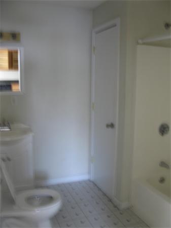 129 Champlain Street Springfield, MA 01151 - Photo 9 of 15 Gallery Image 9