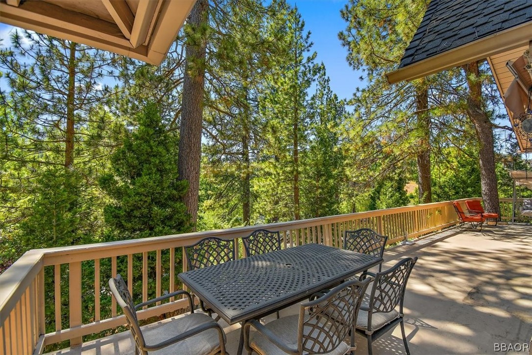 641 Golf Course Road Lake Arrowhead, CA 92352 - Photo 18 of 46 a view of balcony with furniture and trees