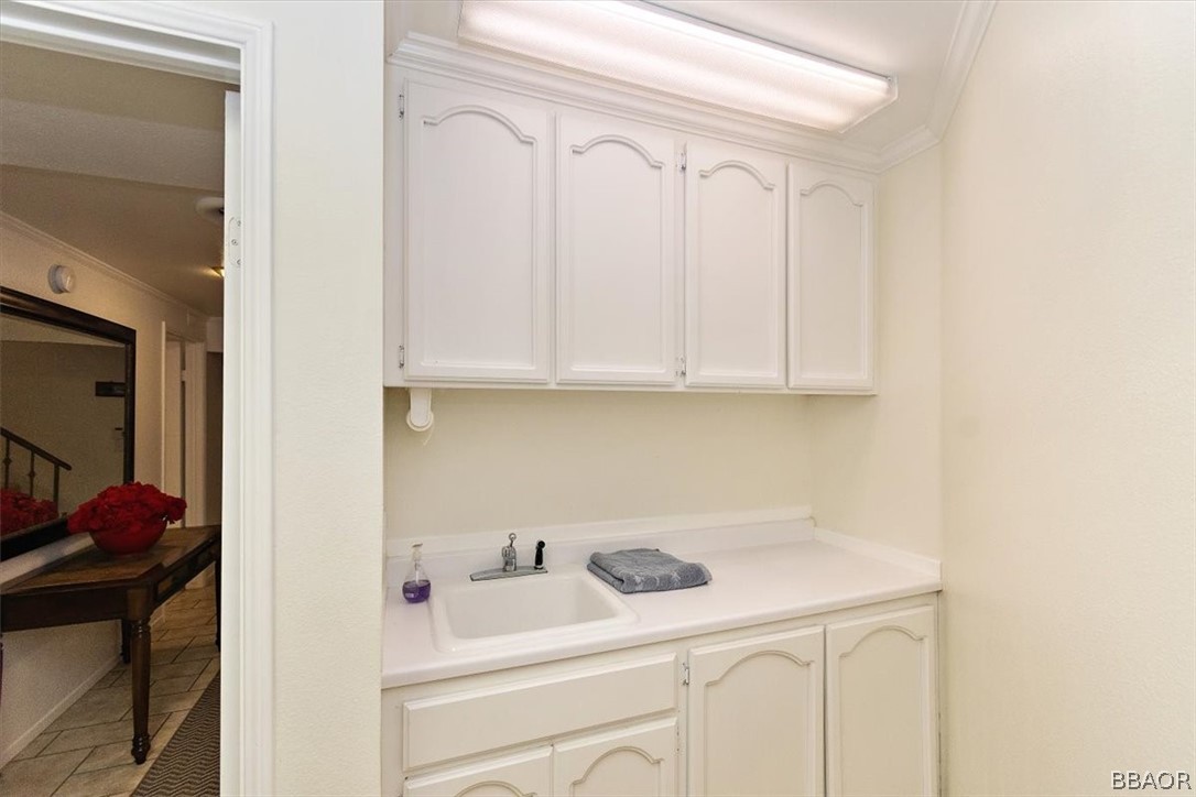 641 Golf Course Road Lake Arrowhead, CA 92352 - Photo 37 of 46 a utility room with dryer and washer