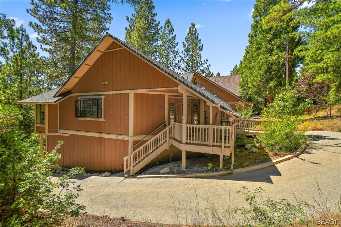 641 Golf Course Road Lake Arrowhead, CA 92352 - Photo 42 of 46 a view of a house with a yard