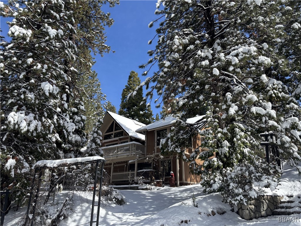 641 Golf Course Road Lake Arrowhead, CA 92352 - Photo 46 of 46 a backyard of a house with lots of green space