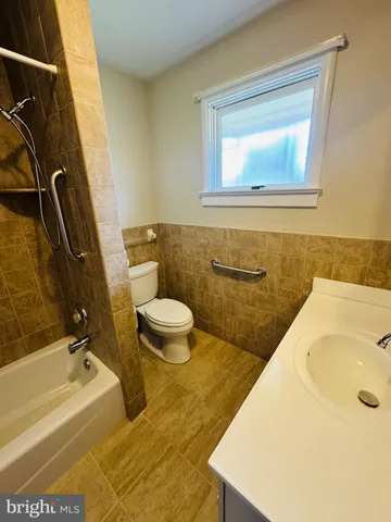 $2,995 | 221 South Maple Avenue, Purcellville, VA 20132