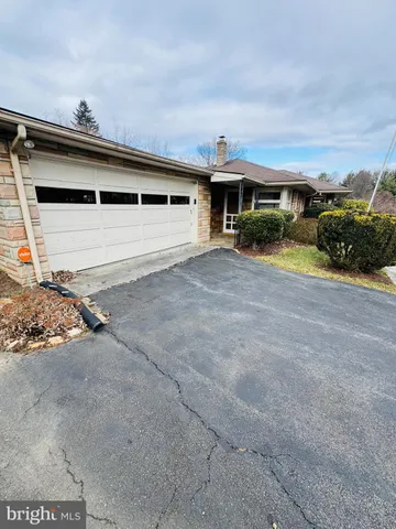 $2,995 | 221 South Maple Avenue, Purcellville, VA 20132