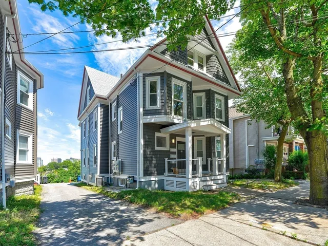 $2,950 | 285 Medford Street, Unit 2, Somerville, MA 02143