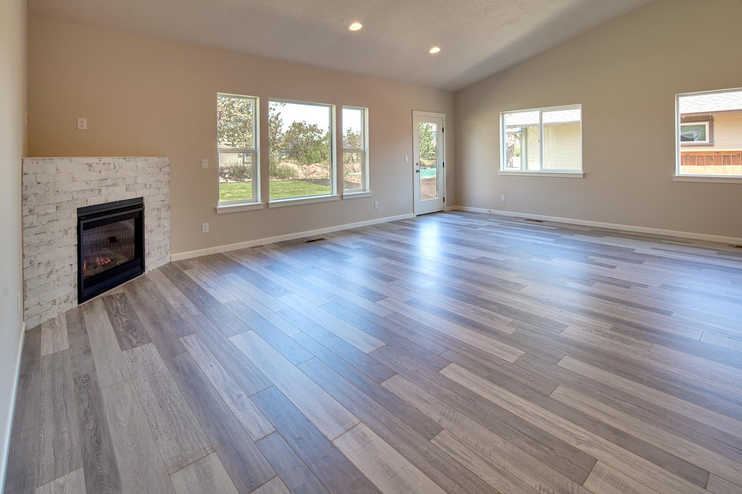789 Northwest Rimrock Drive Redmond, OR 97756 - Photo 7 of 29 789RimrockDr-041