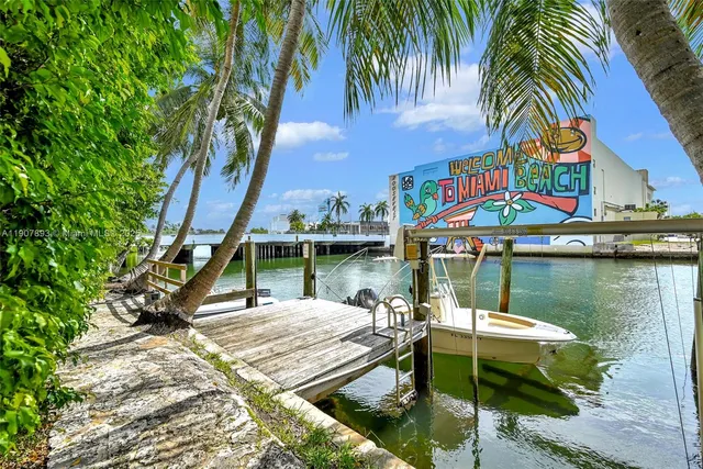 $2,298 | 4035 Meridian Avenue, Unit 206, Miami Beach, FL 33140