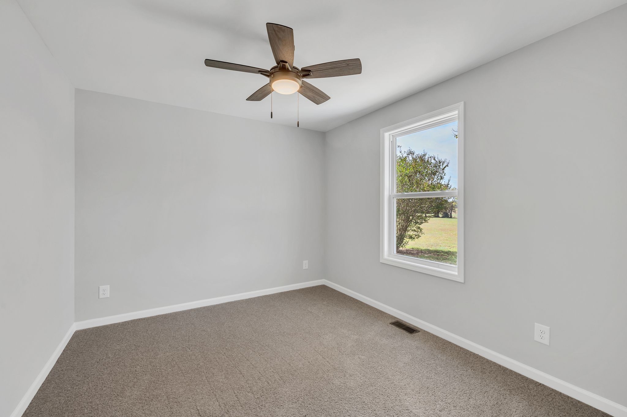 25 Glasner Lane Winchester, TN 37398 - Photo 16 of 32 an empty room