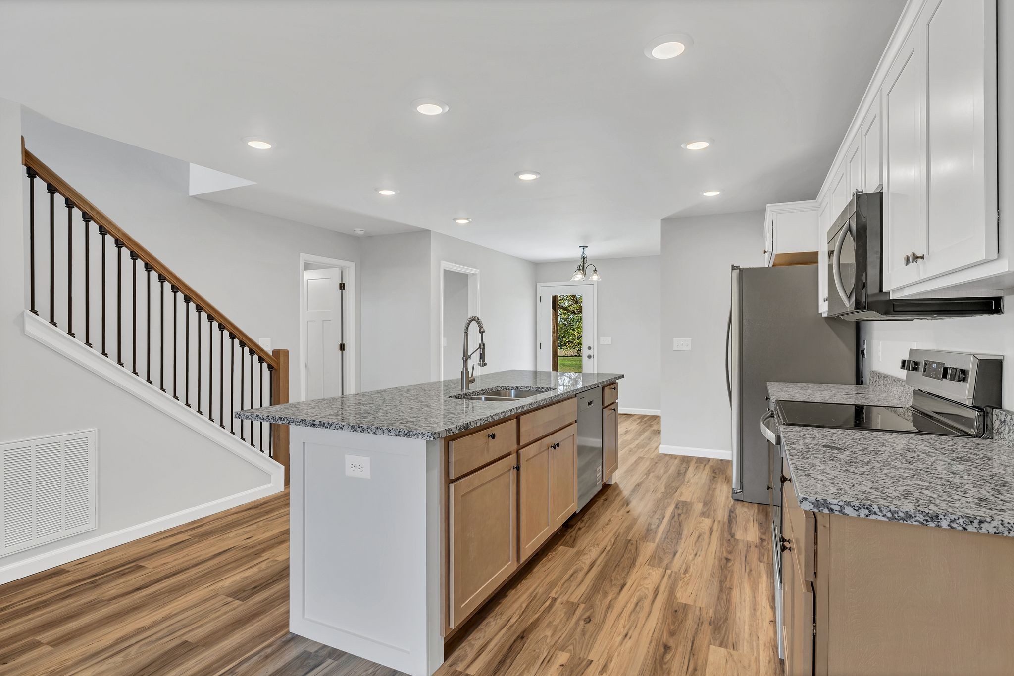 25 Glasner Lane Winchester, TN 37398 - Photo 10 of 32 a kitchen with stainless steel appliances granite countertop a lot of counter space and wooden floors