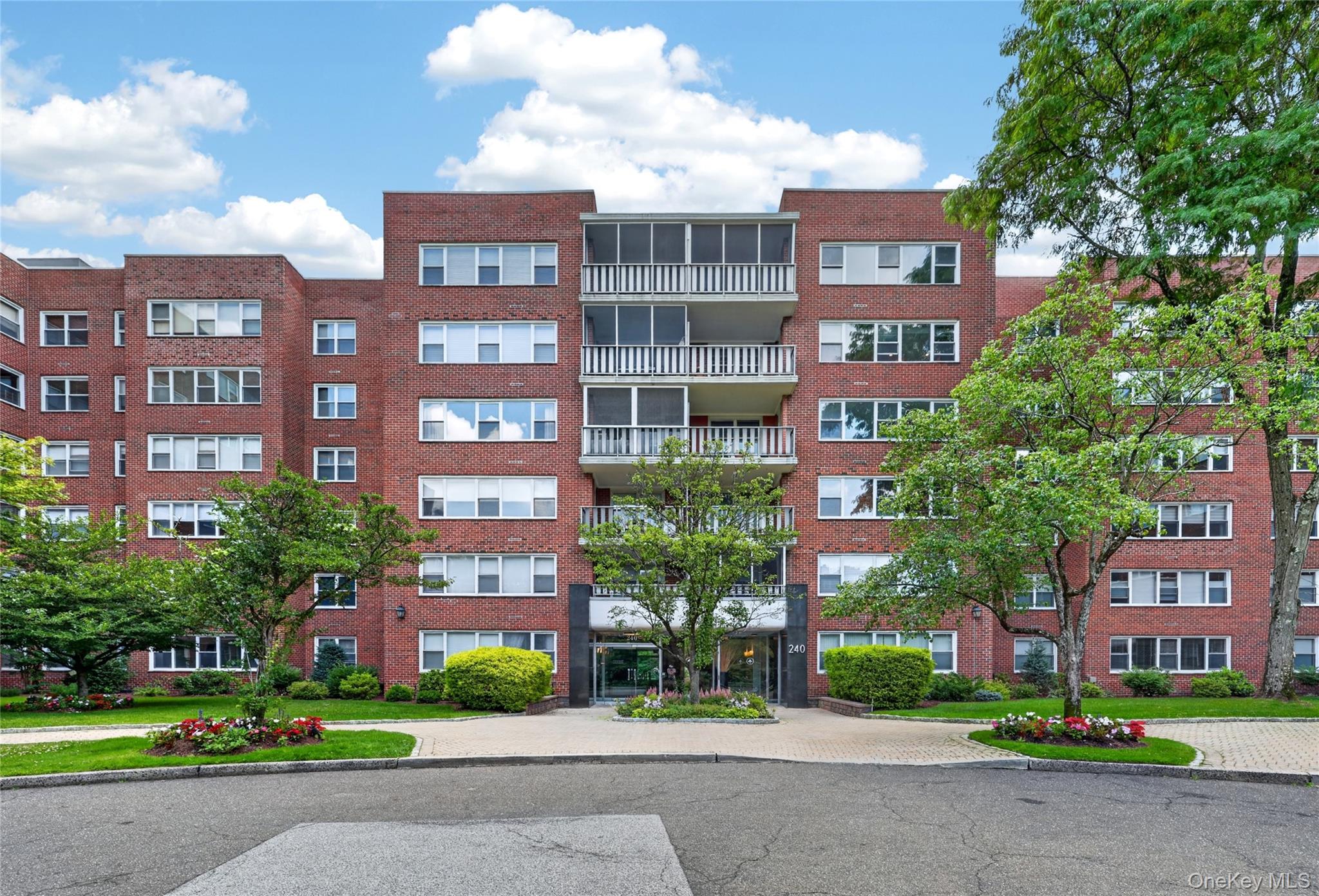 240 Garth Road, Unit 4H2 Scarsdale, NY 10583 - Photo 3 of 27