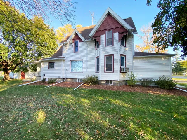 $164,900 | 630 Mowbray Street, Stewart, MN 55385