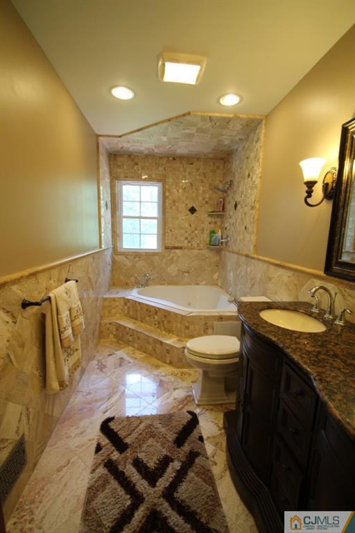 14 Nottingham Road Edison, NJ 08820 - Photo 4 of 19 a bathroom with a granite countertop sink toilet and a bathtub