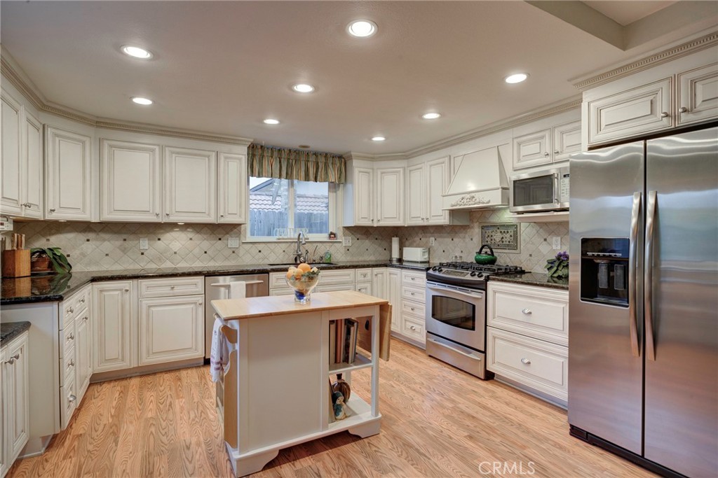 330 Stagecoach Road Arroyo Grande, CA 93420 - Photo 12 of 60 Spacious kitchen features modern appliances, ample cabinetry, and an inviting island for effortless entertaining.