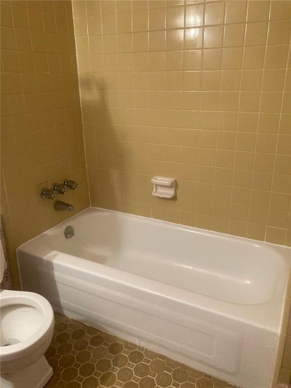 3315 Canterbury Trail Rex, GA 30273 - Photo 14 of 22 a bath tub sitting next to a white toilet