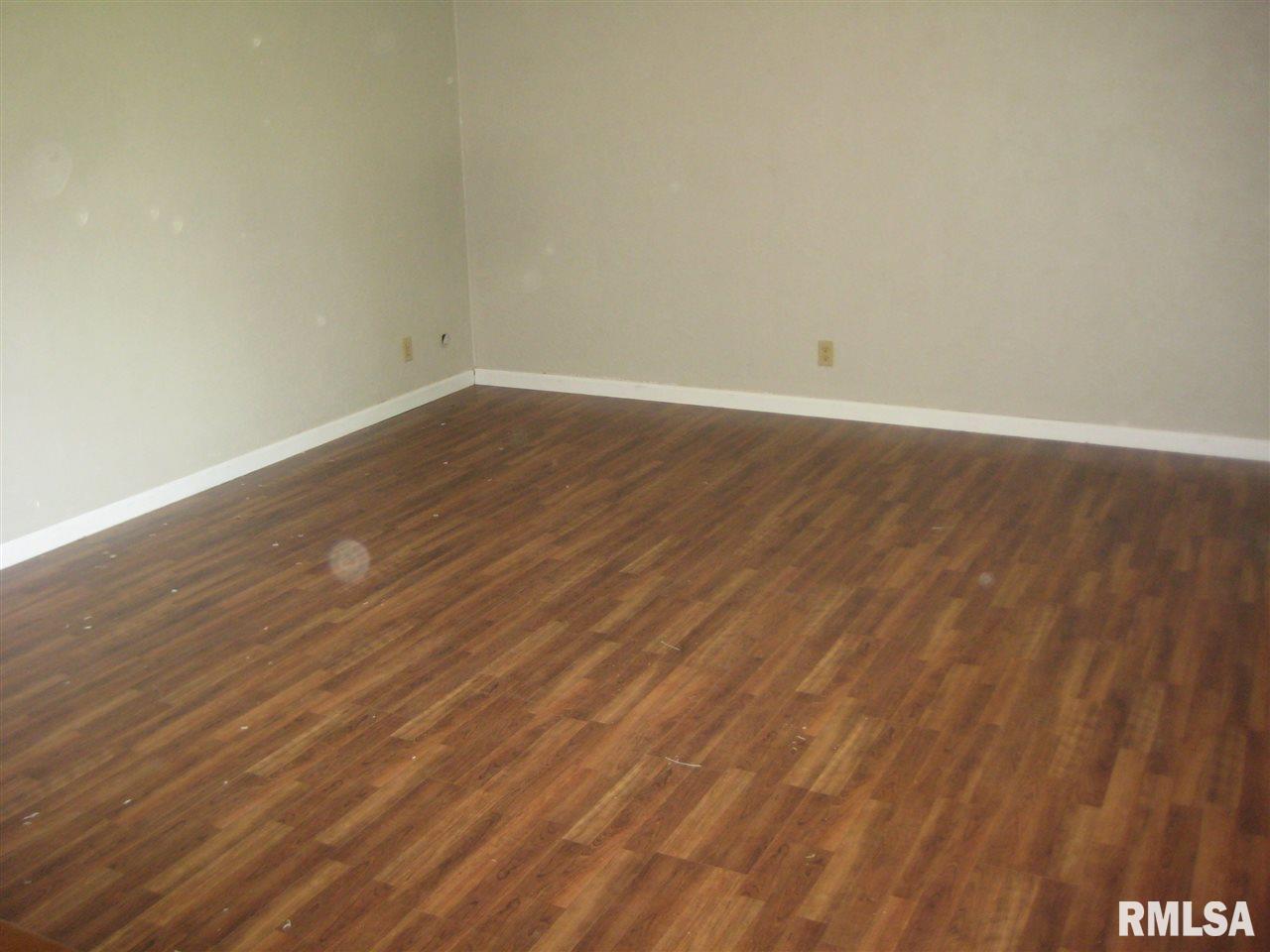 402 Mile Tree Road East Peoria, IL 61611 - Photo 8 of 19 Gallery Image 8