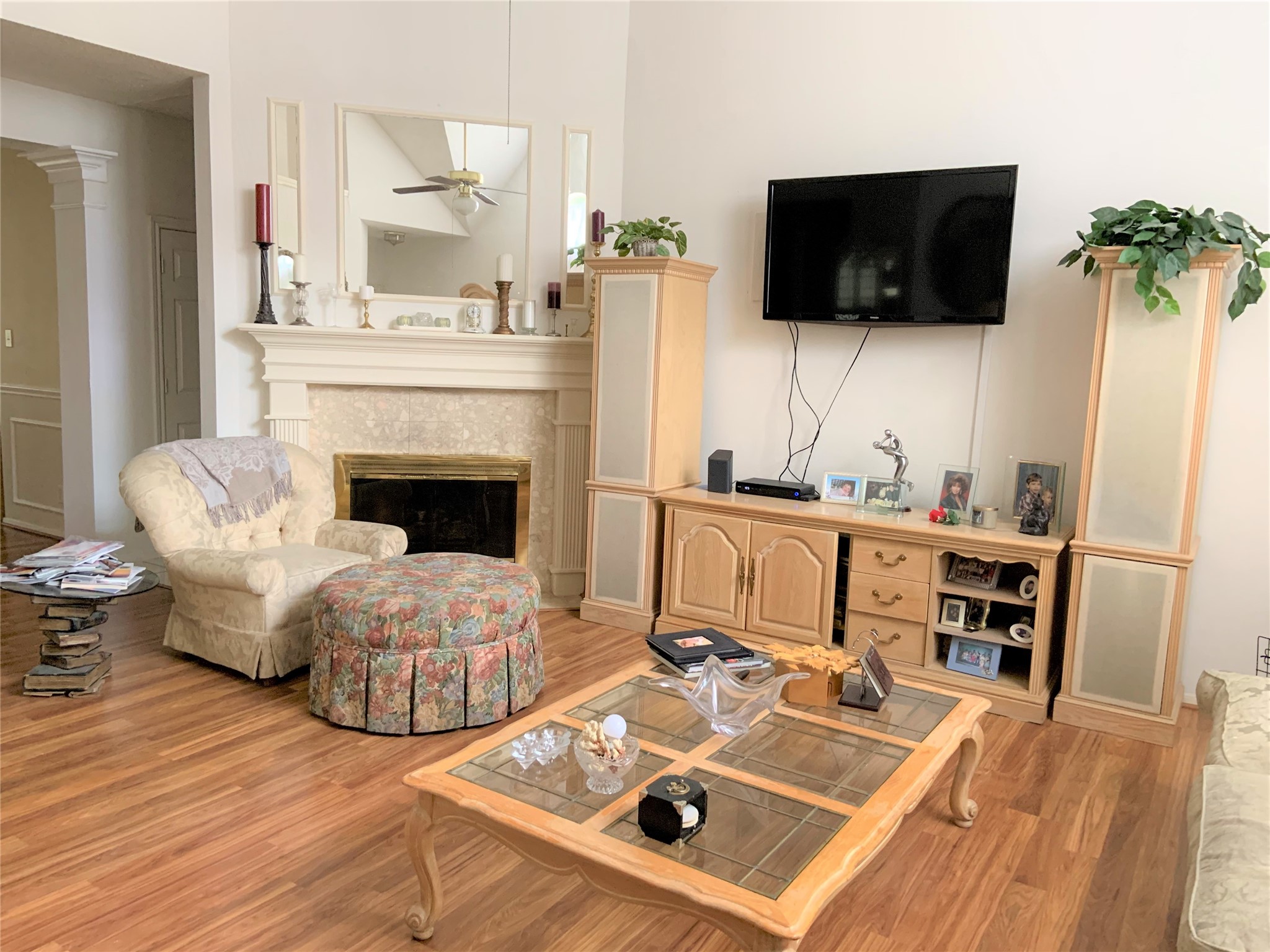 8418 Westnut Lane Houston, TX 77040 - Photo 2 of 13 a living room with furniture and a flat screen tv