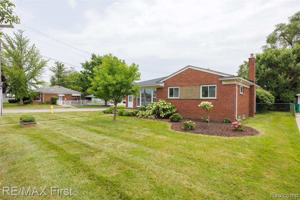 18830 East 10 Mile Road Eastpointe, MI 48021 - Photo 3 of 28 Gallery Image 3