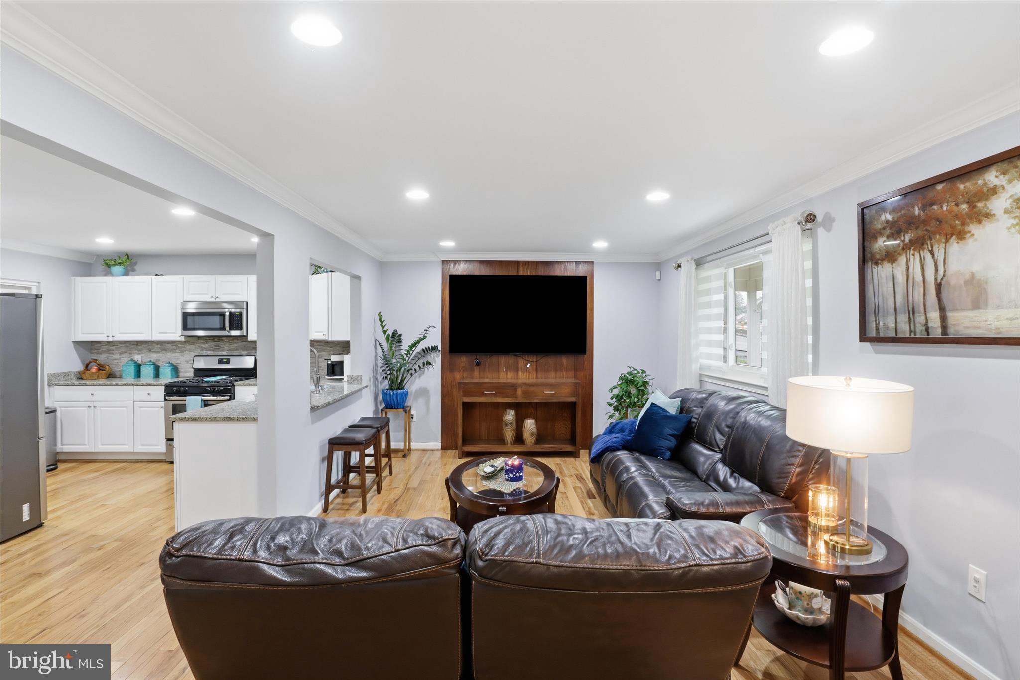 6809 Rolling Road Springfield, VA 22152 - Photo 6 of 50