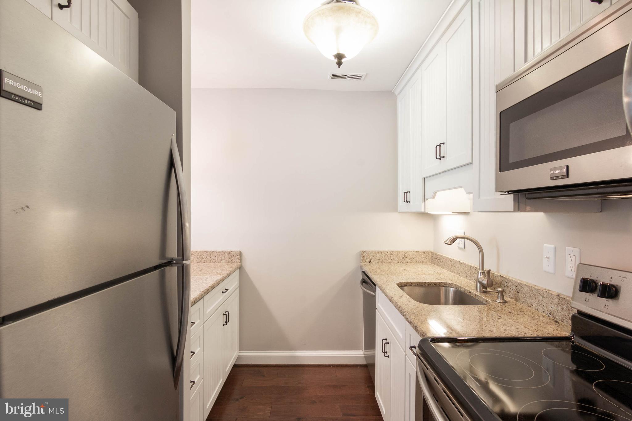 16 Andrew Place, Unit R122 Baltimore, MD 21201 - Photo 11 of 30 Kitchen