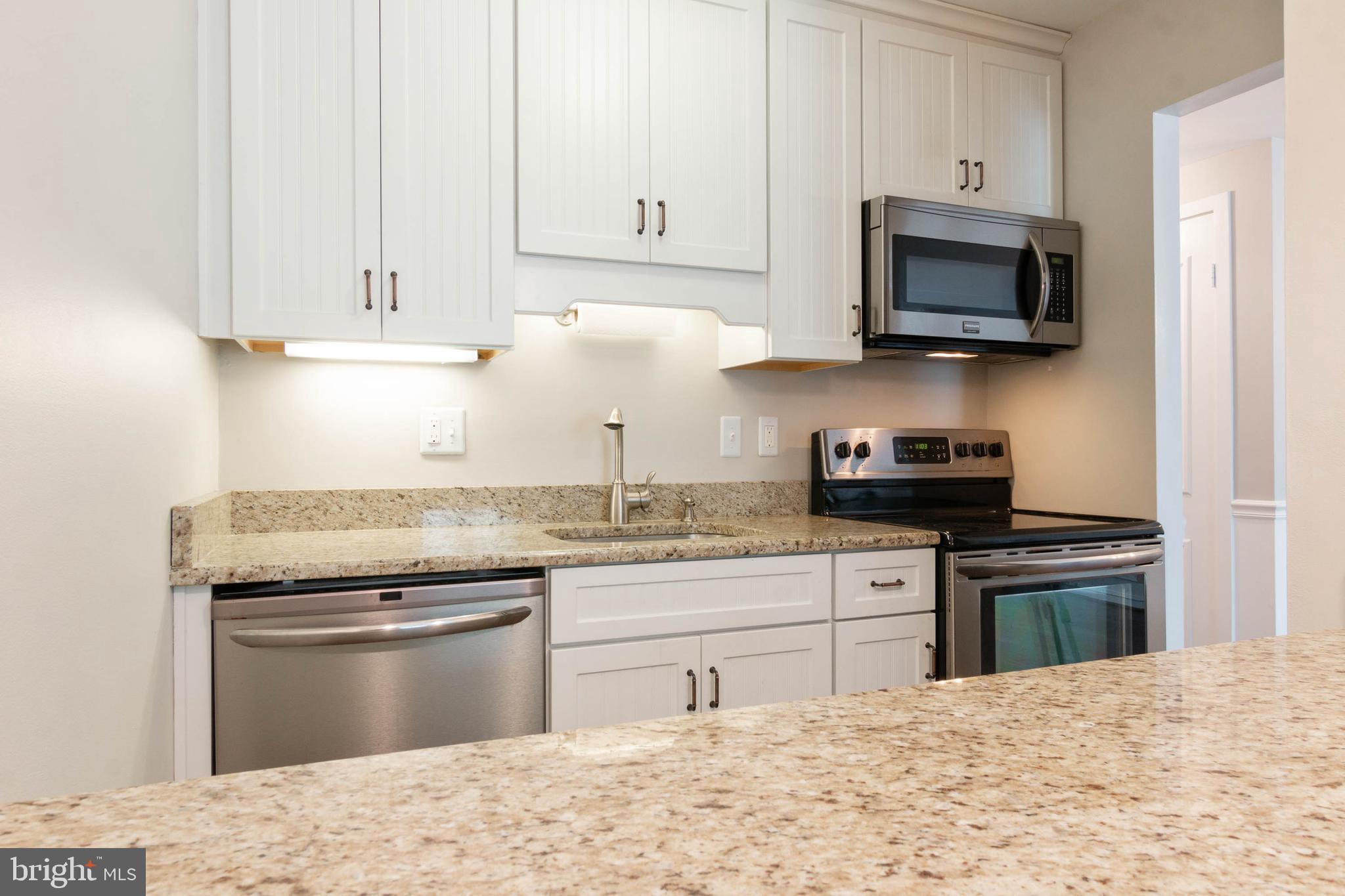 16 Andrew Place, Unit R122 Baltimore, MD 21201 - Photo 13 of 30 Kitchen