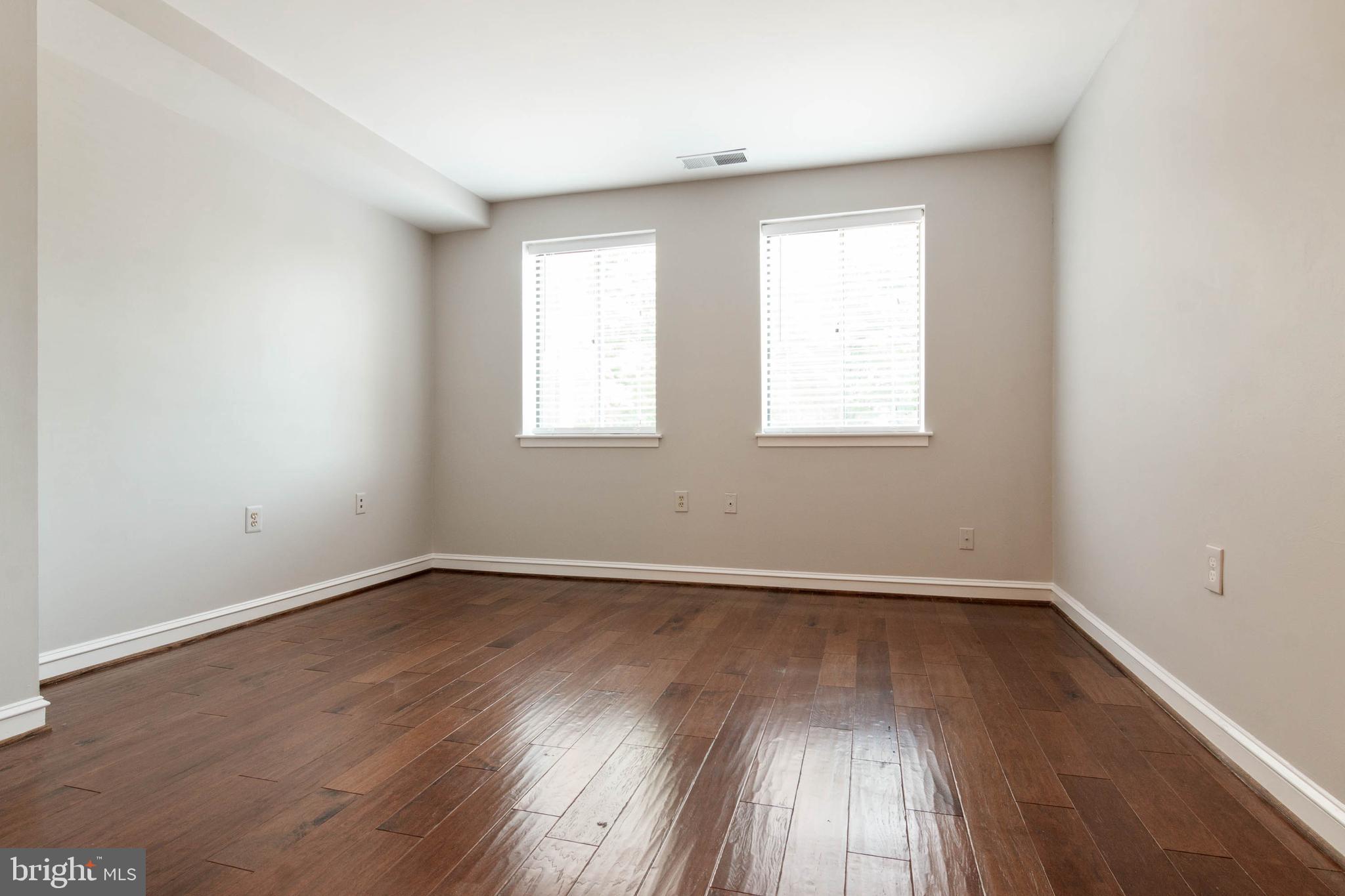 16 Andrew Place, Unit R122 Baltimore, MD 21201 - Photo 17 of 30 Bedroom 1 - Master
