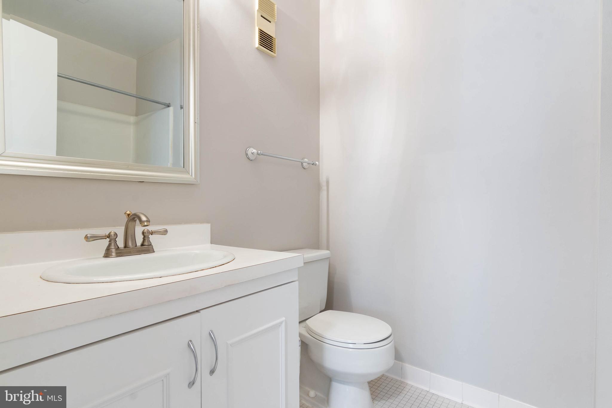 16 Andrew Place, Unit R122 Baltimore, MD 21201 - Photo 21 of 30 Master Bathroom