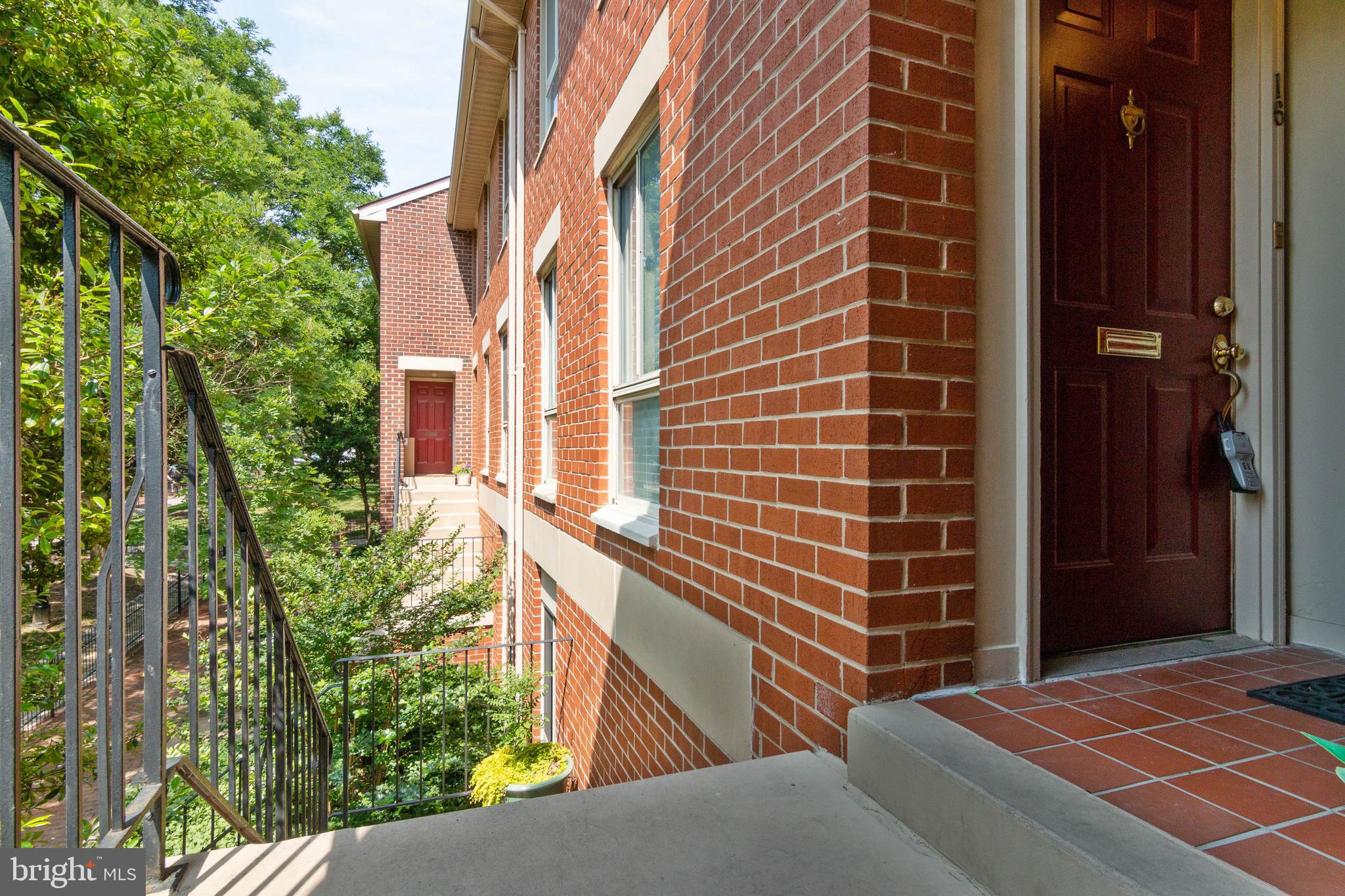 16 Andrew Place, Unit R122 Baltimore, MD 21201 - Photo 28 of 30 Exterior Front