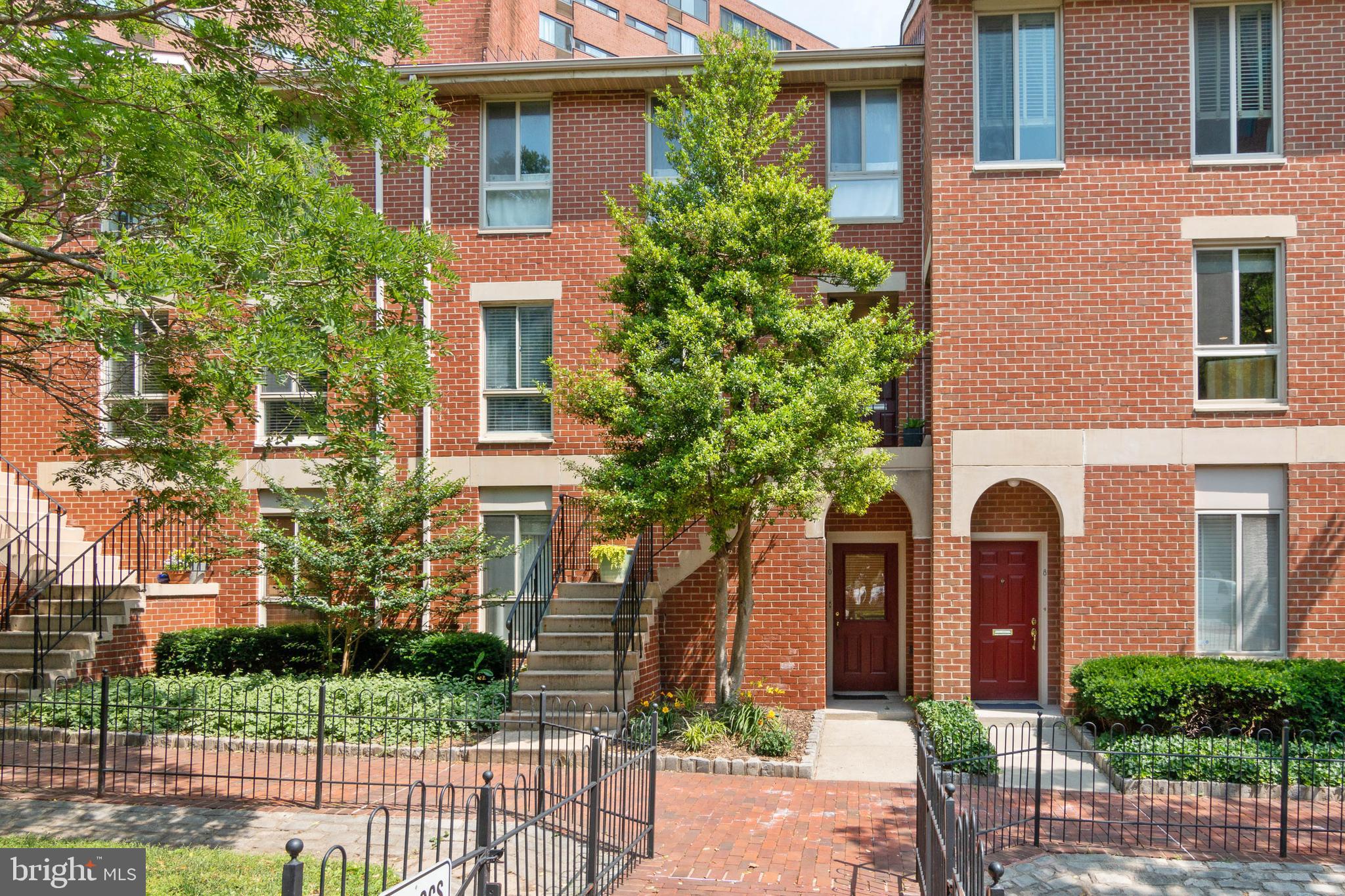 16 Andrew Place, Unit R122 Baltimore, MD 21201 - Photo 29 of 30 Exterior Front