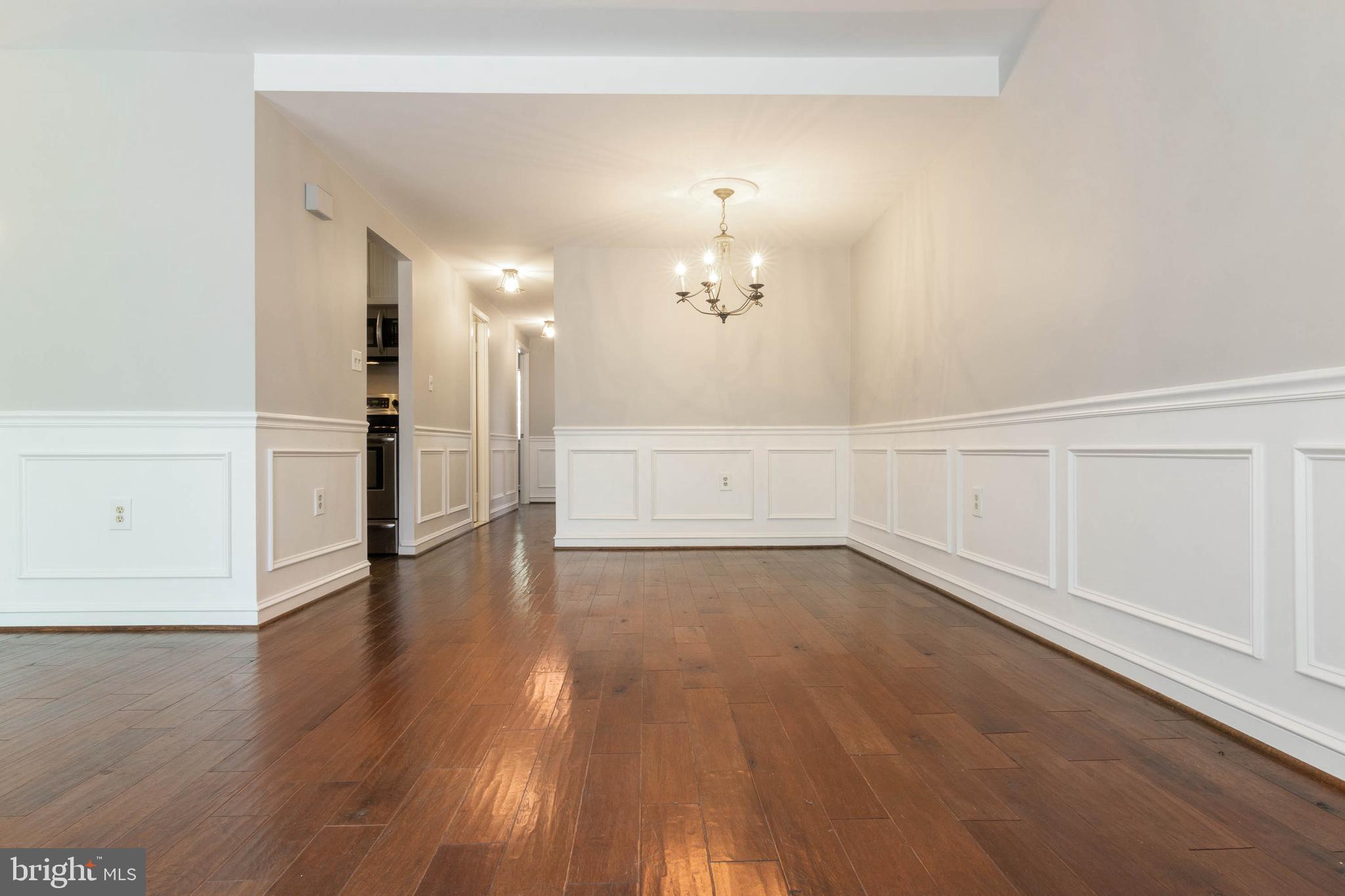 16 Andrew Place, Unit R122 Baltimore, MD 21201 - Photo 6 of 30 Living Room/Dining Room