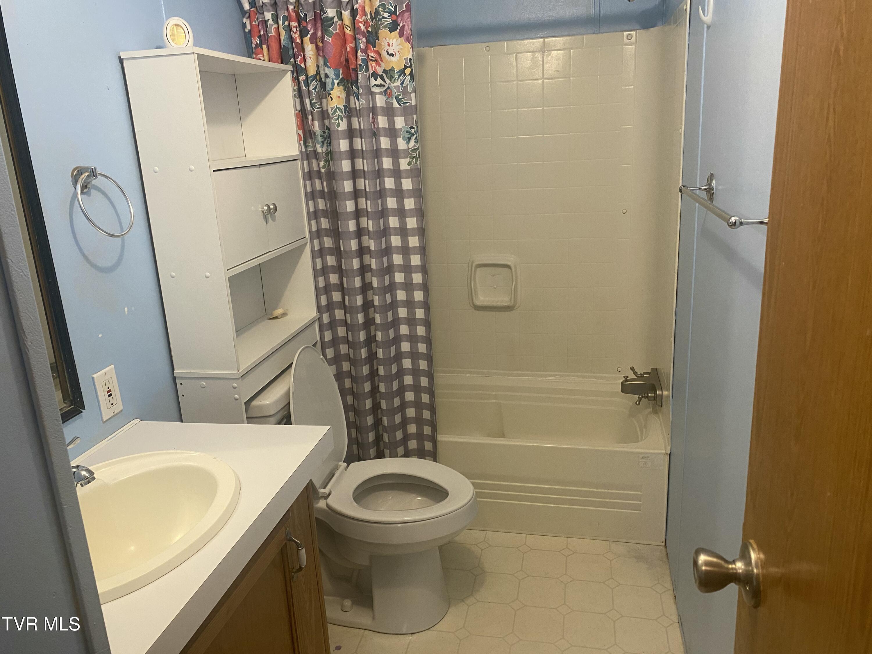 6218 Lake Road Big Stone Gap, VA 24219 - Photo 11 of 14 C44CD6B5-F1CD-4B6B-91D0-B3FFB27F3FC9