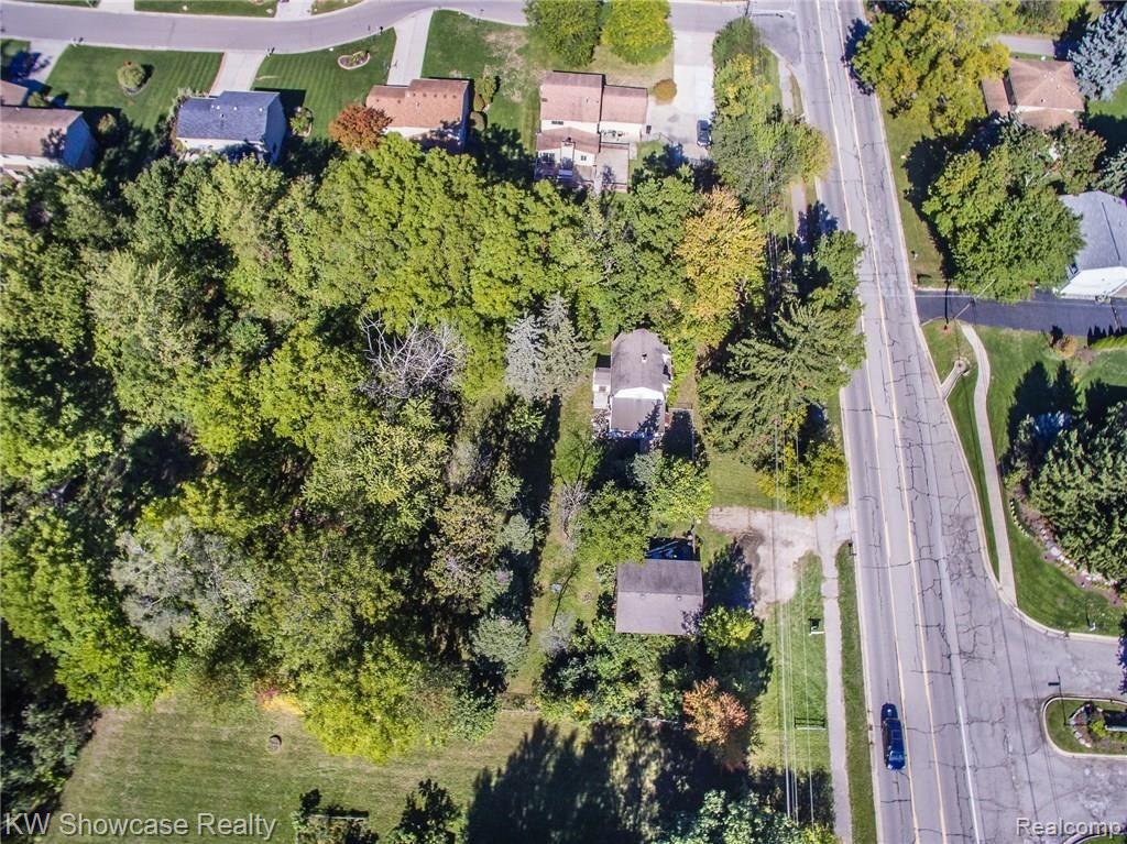 501 Decker Road Walled Lake, MI 48390 - Photo 2 of 16 Gallery Image 2