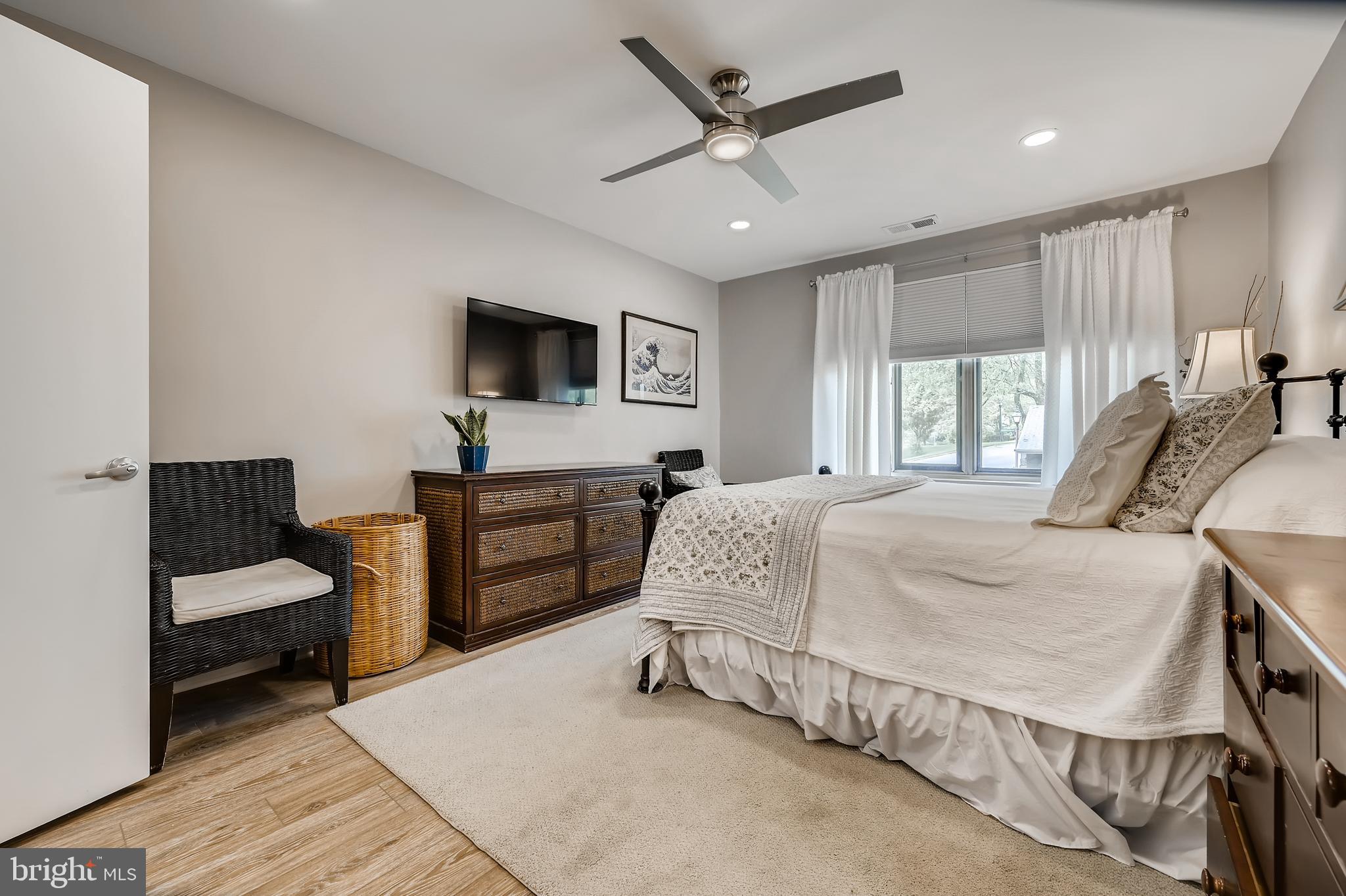 112 Cross Keys Road, Unit R112D Baltimore, MD 21210 - Photo 10 of 17 master bedroom