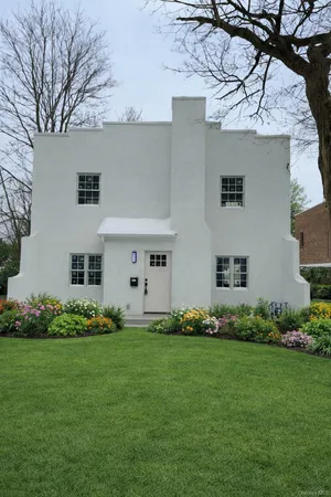 $5,600 | 204 East Shore Road, Great Neck, NY 11023