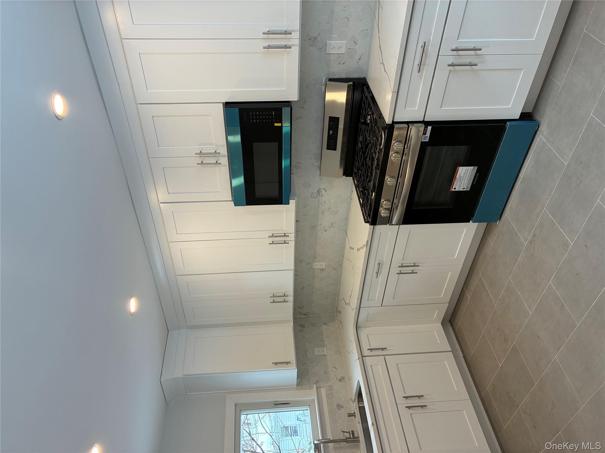 204 East Shore Road Great Neck, NY 11023 - Photo 4 of 17