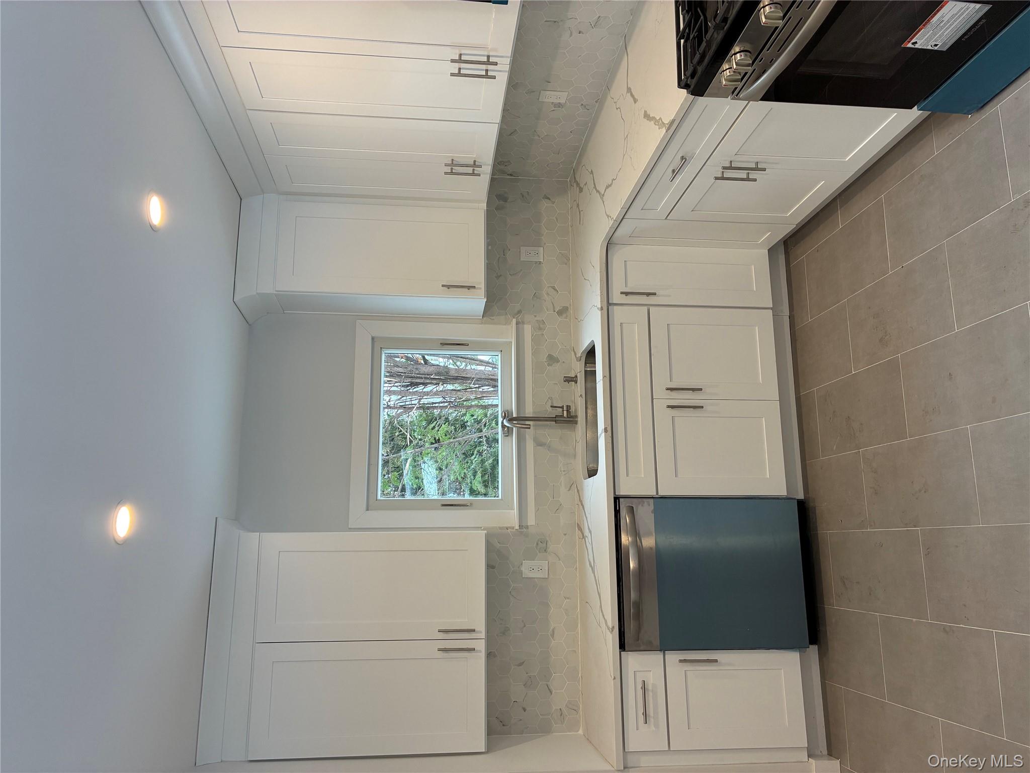 204 East Shore Road Great Neck, NY 11023 - Photo 6 of 17