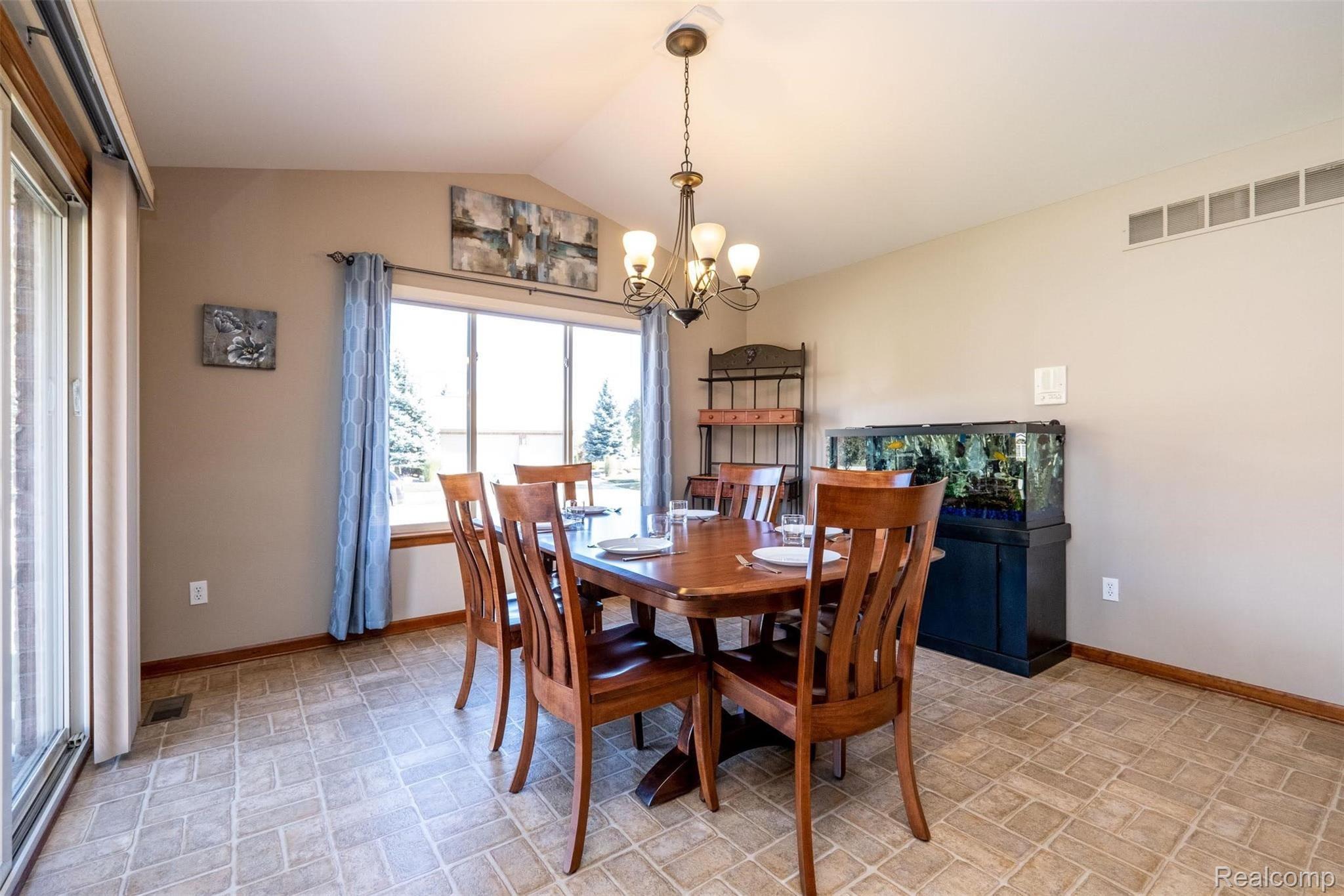 16059 Moore Park Road Macomb, MI 48044 - Photo 10 of 54 16059 Moore Park Rd (13 of 55).jpg