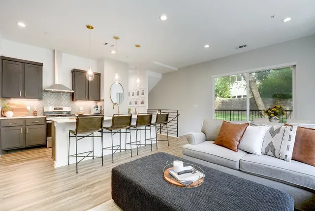 $4,900 | 2804 South 1st Street, Unit 3103, Austin, TX 78704