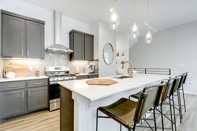 $4,900 | 2804 South 1st Street, Unit 3103, Austin, TX 78704