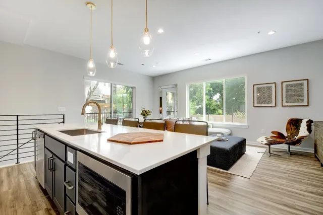 $4,900 | 2804 South 1st Street, Unit 3103, Austin, TX 78704