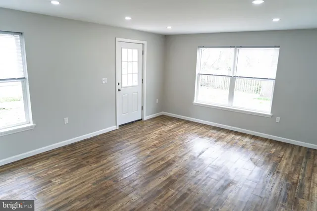 $3,300 | 518 East Avenue, Glenside, PA 19038