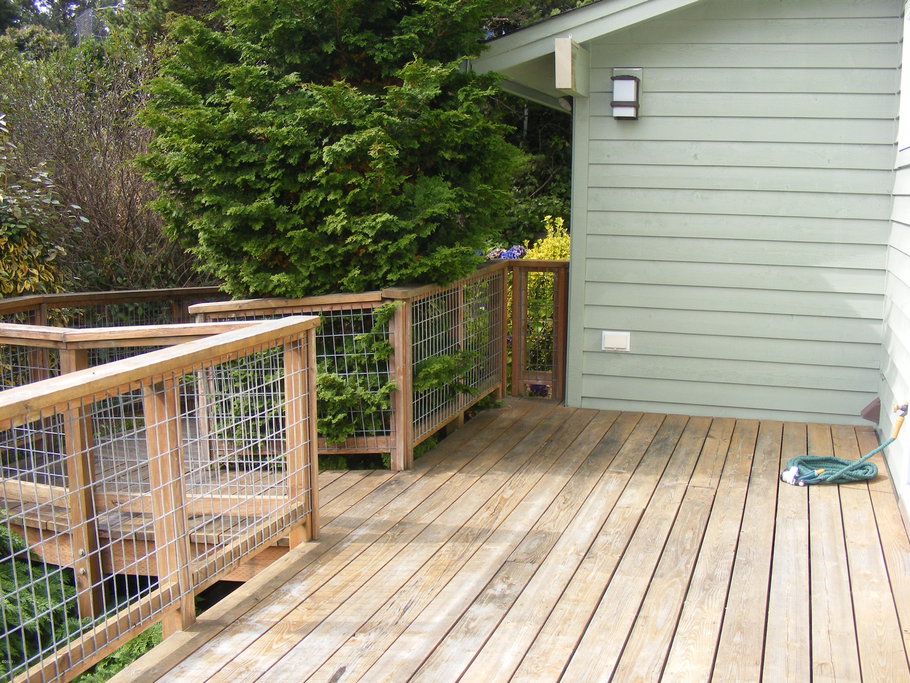 415 Northwest 19th Street Newport, OR 97365 - Photo 9 of 40 Back deck