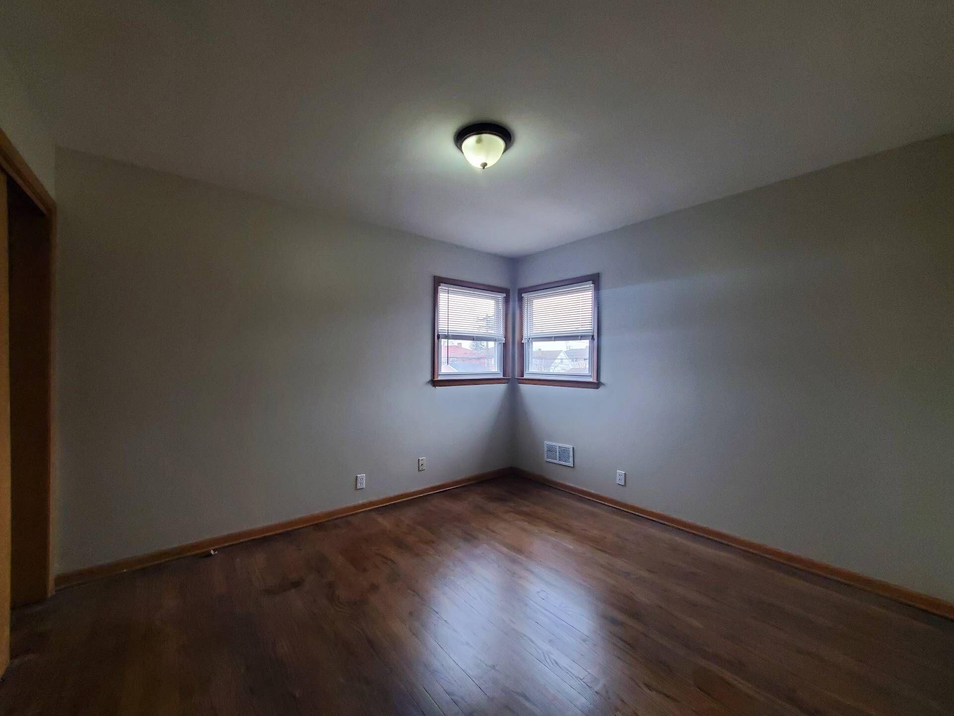 4054 North 85th Street, Unit UPPR Milwaukee, WI 53222 - Photo 5 of 16 Nanette Behrens Berkshire Hathaway