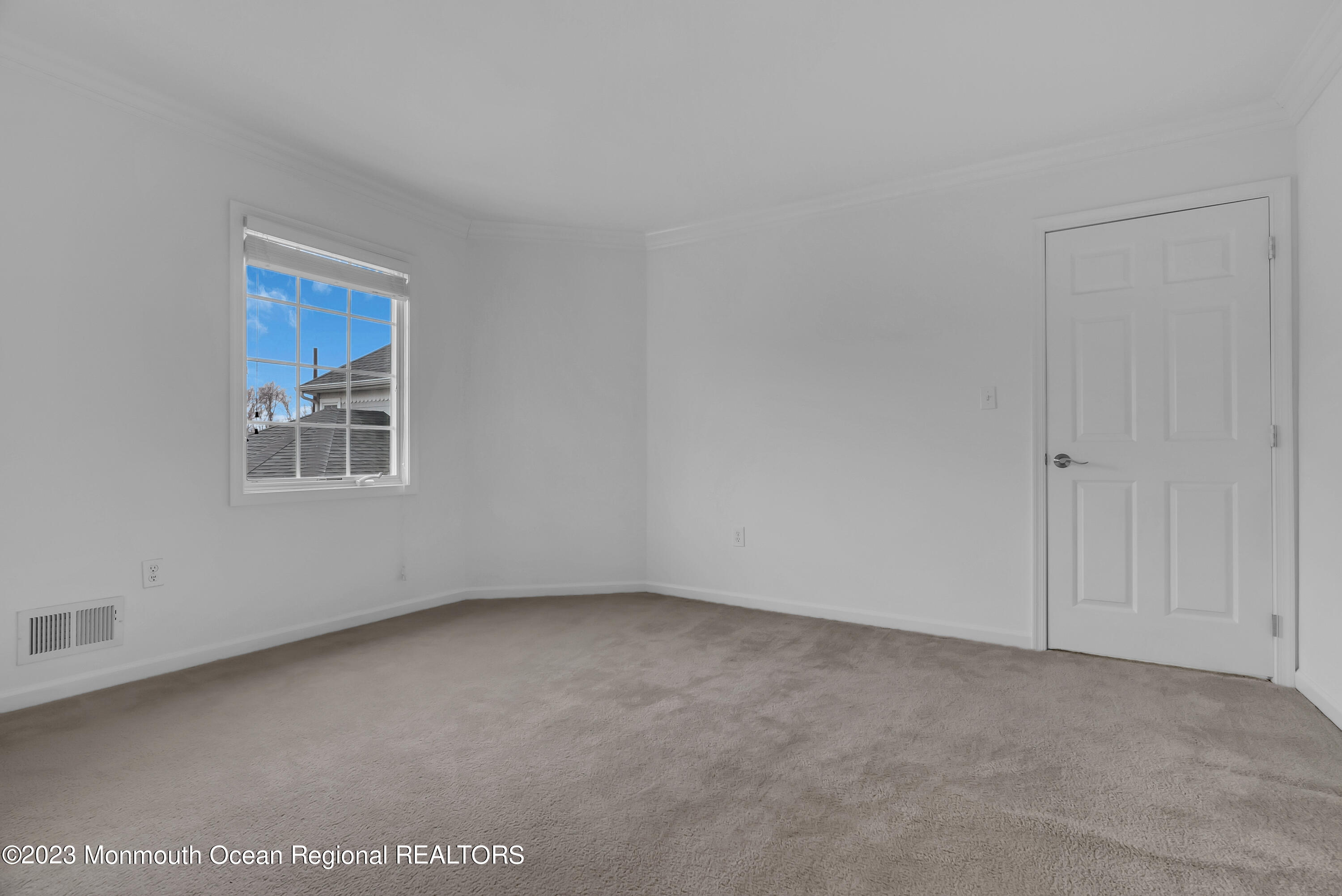 16 Mariners Bend Brielle, NJ 08730 - Photo 26 of 66 a view of an empty room with a window
