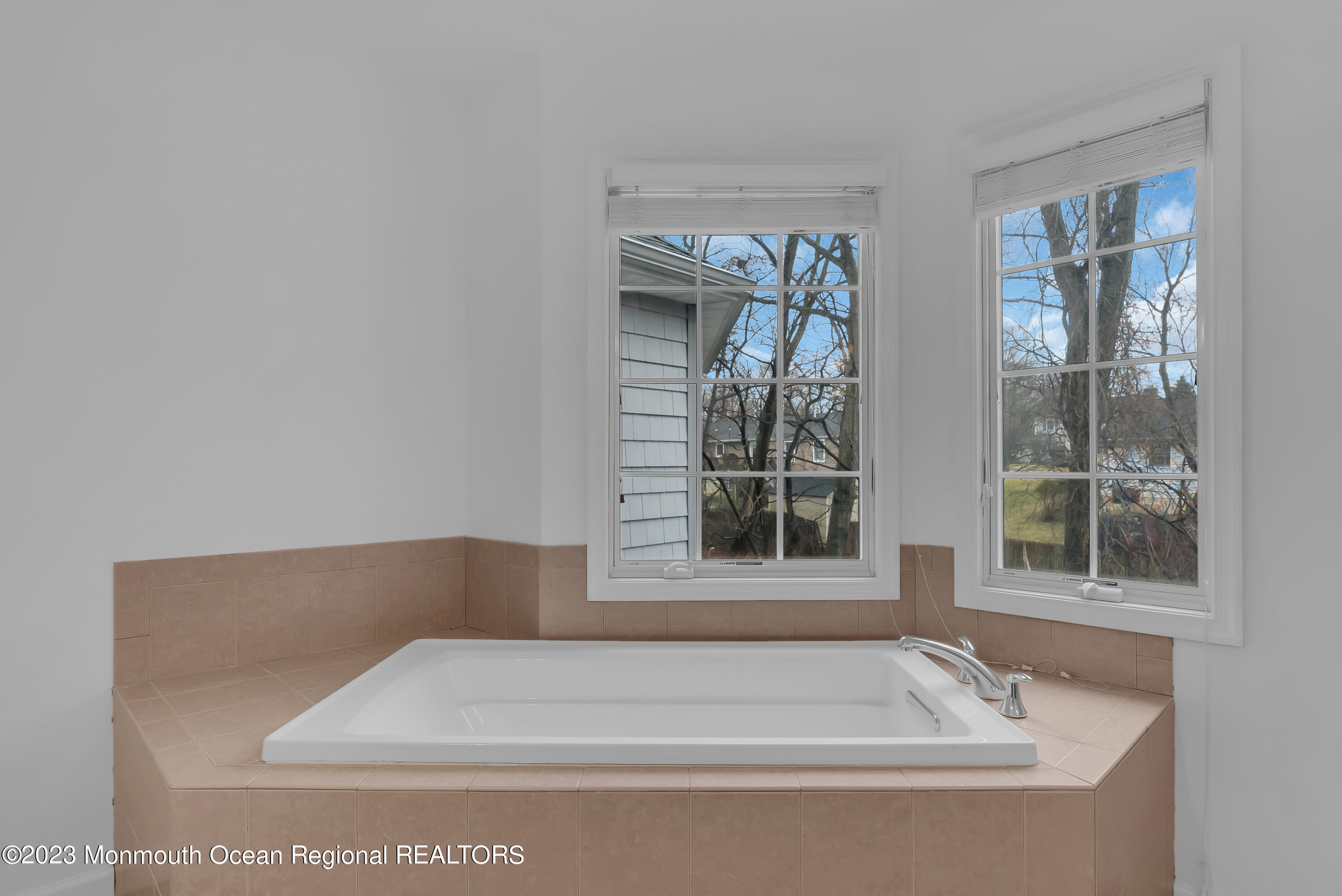 16 Mariners Bend Brielle, NJ 08730 - Photo 39 of 66 a bathroom with a bathtub