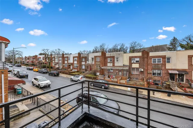 a picture of a building with many windows