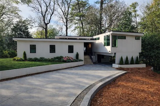 $2,000,000 | 3134 West Roxboro Road Northeast, Atlanta, GA 30324