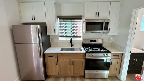 $2,500 | 5527 West 83rd Street, Los Angeles, CA 90045