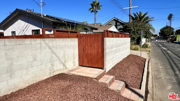 $2,500 | 5527 West 83rd Street, Los Angeles, CA 90045